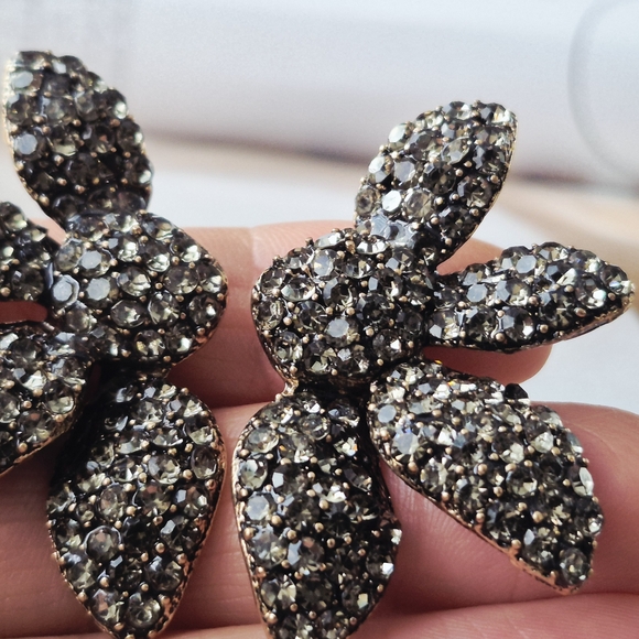 Sparkling Floral Earrings - Picture 9 of 12